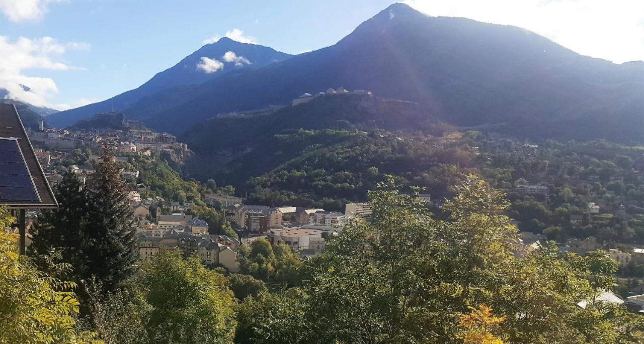 Studio sympa avec terrasse , maxi 4 pers.Briançon Exterior foto