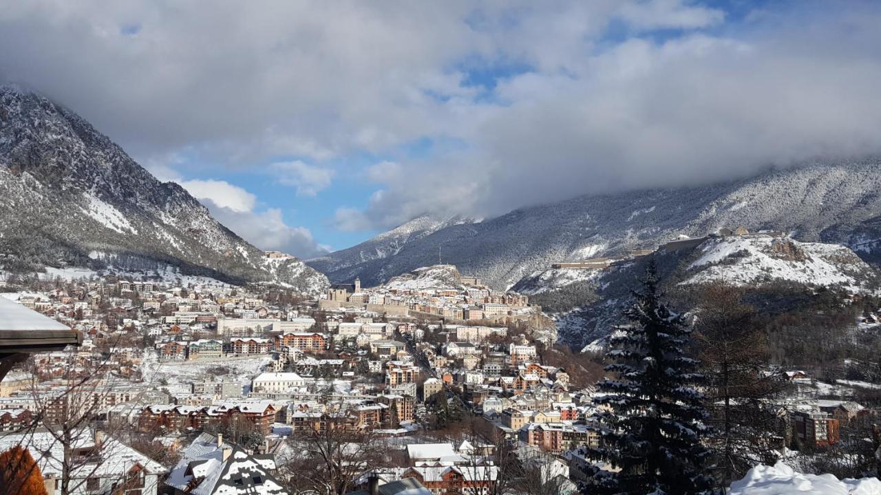 Studio sympa avec terrasse , maxi 4 pers.Briançon Exterior foto